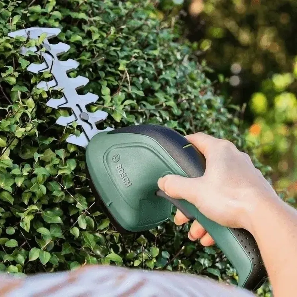 Bosch EasyShear кусторез аккумуляторный (1 x 1.5 Ач, ЗУ), 0600833303