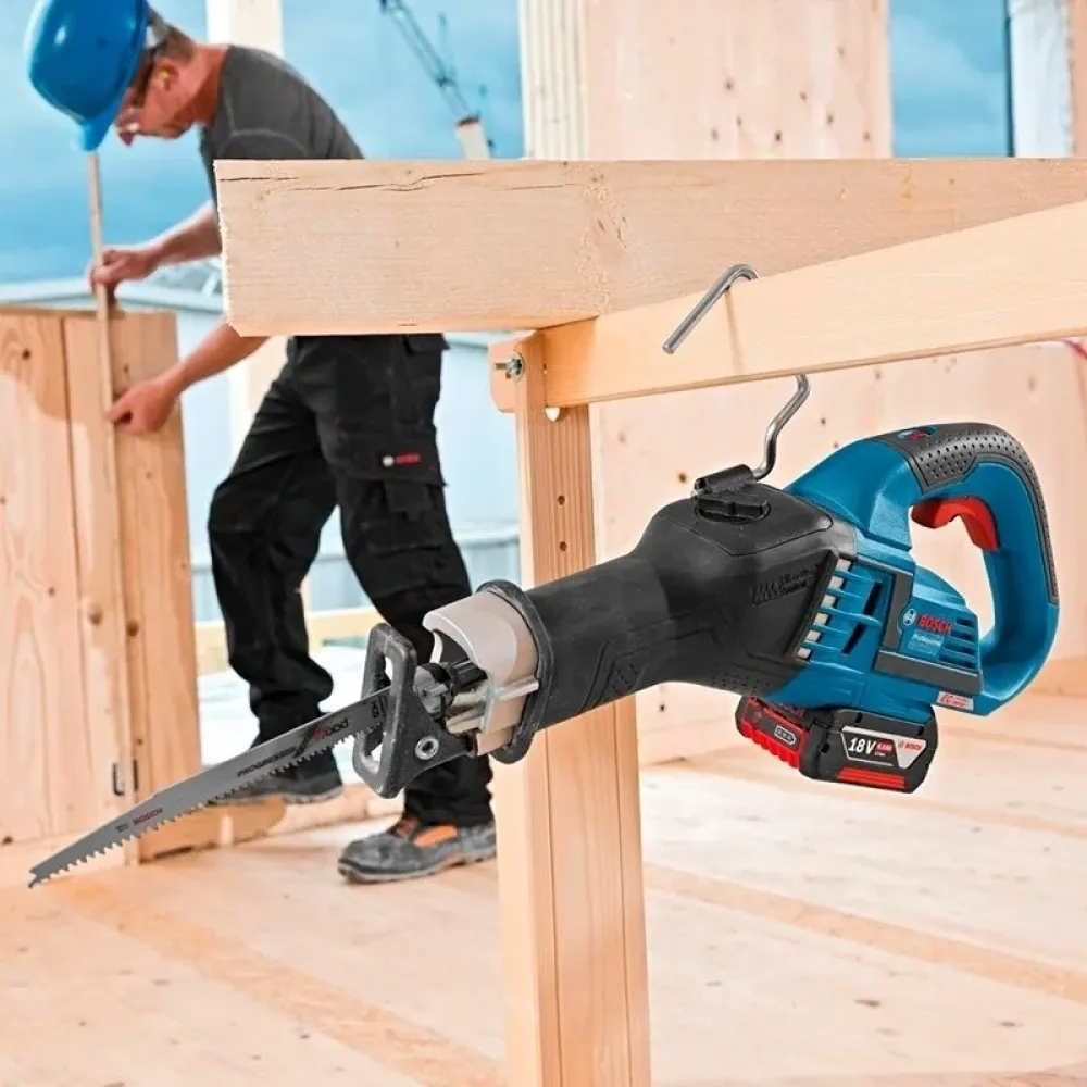 Bosch GSA 18V-32 Professional Solo аккумуляторная ножовка (без АКБ и ЗУ), 06016A8108