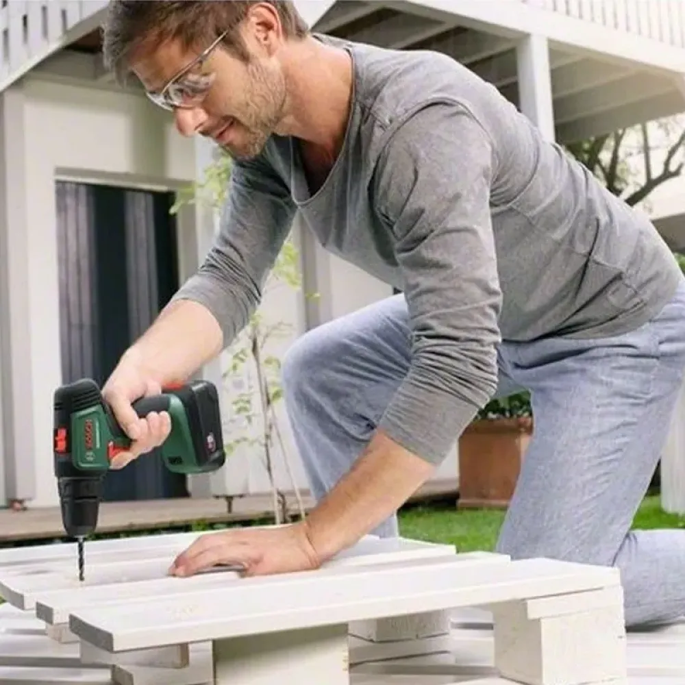 Bosch UniversalDrill 18V аккумуляторная дрель-шуруповерт (1 x 1.5 Ач, ЗУ) с кейсом, 06039D4001